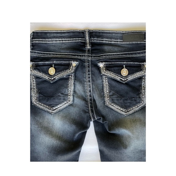 DAYTRIP Authentic Leo Bootcut Jeans - Picture 6 of 15